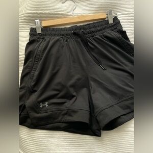 Under Armour - Women’s black short